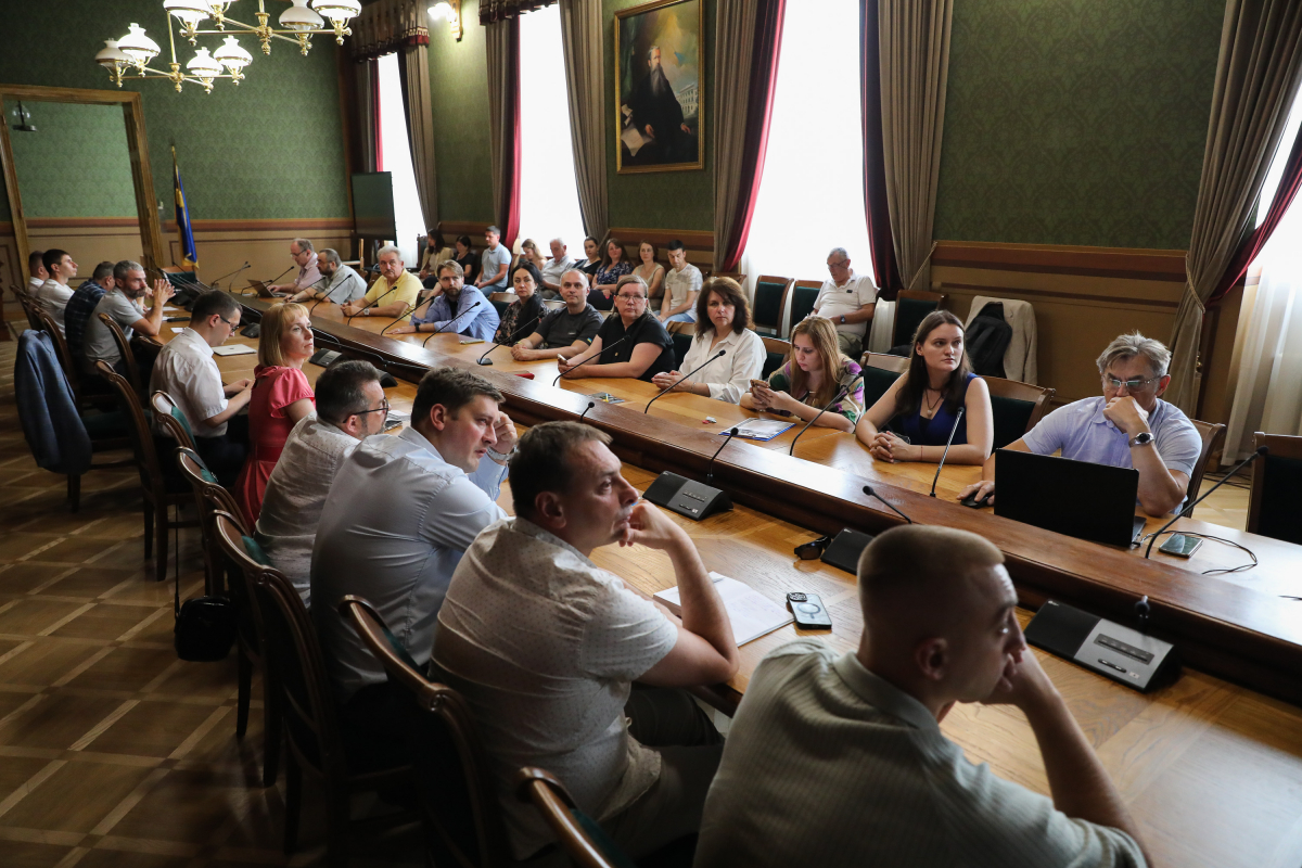 Фото із круглого столу