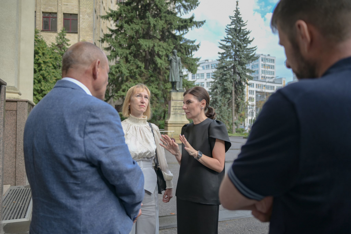 Фото з візиту до ХНУ