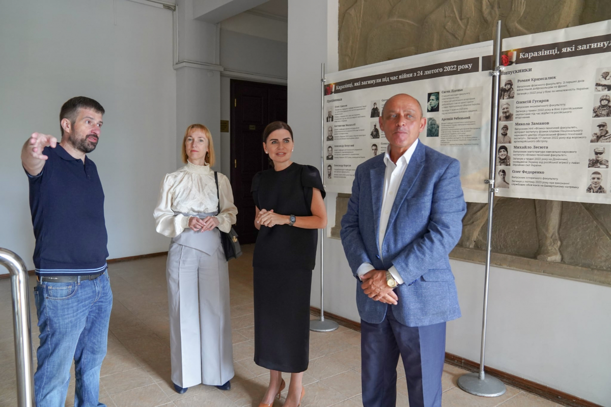 Фото з візиту до ХНУ