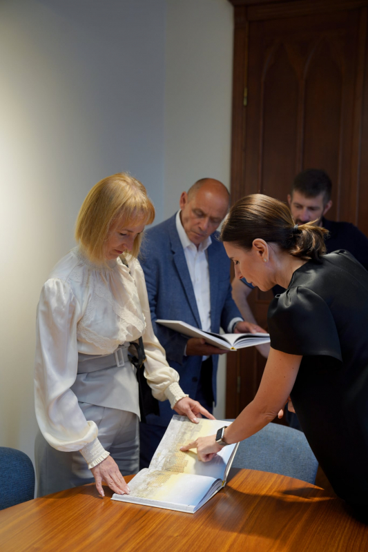 Фото з візиту до ХНУ