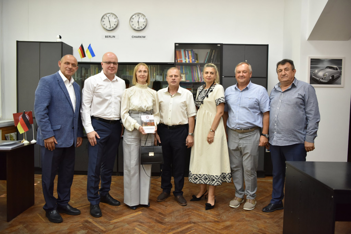 Фото з візиту до ХПІ