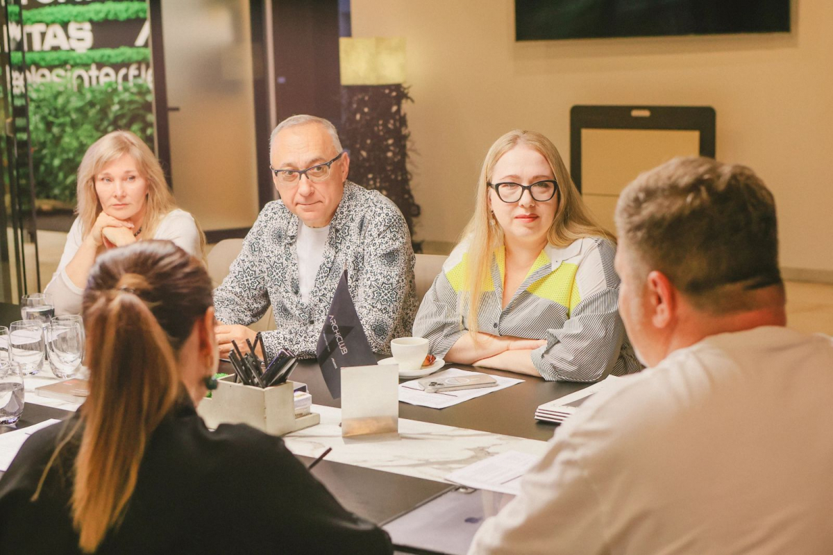 Фото із засідання журі конкурсу