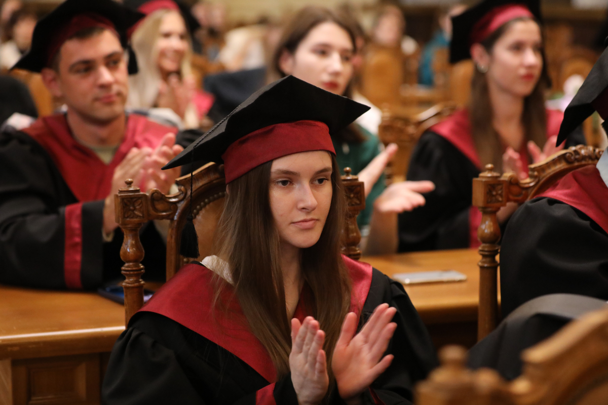 Фото із вручення дипломів