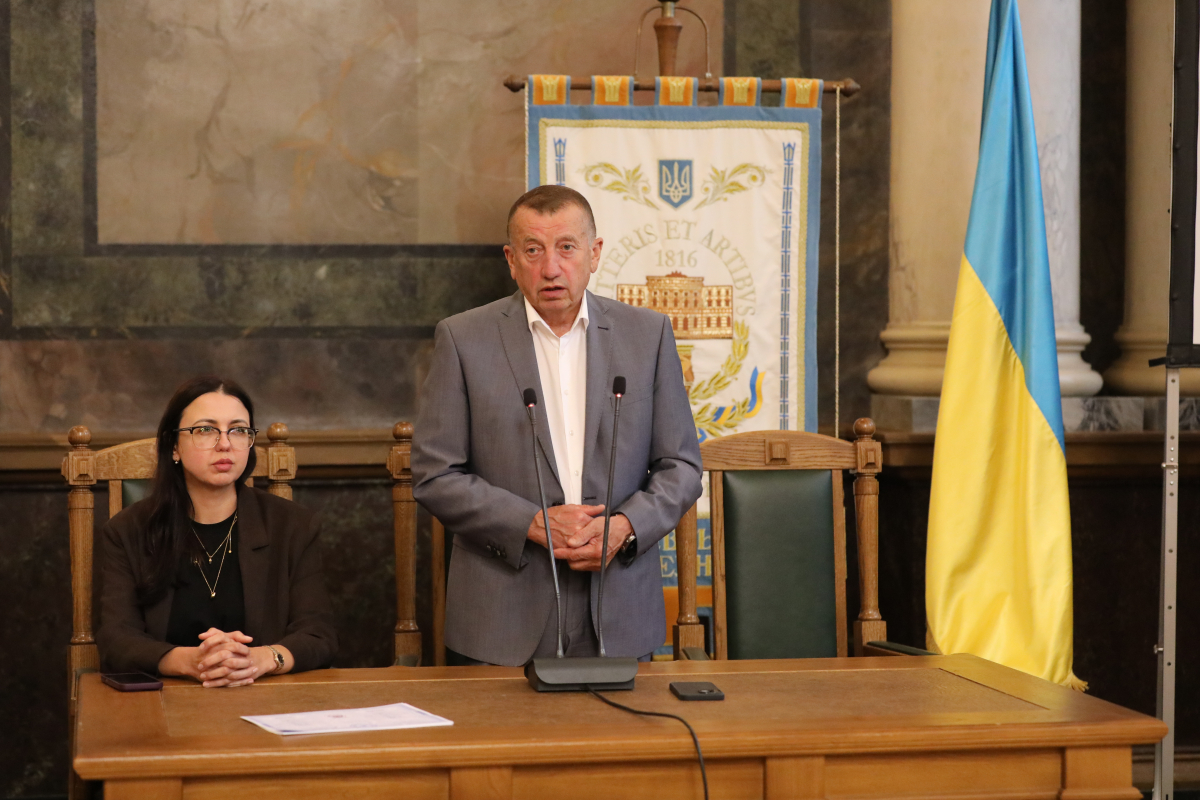 Фото із вручення дипломів