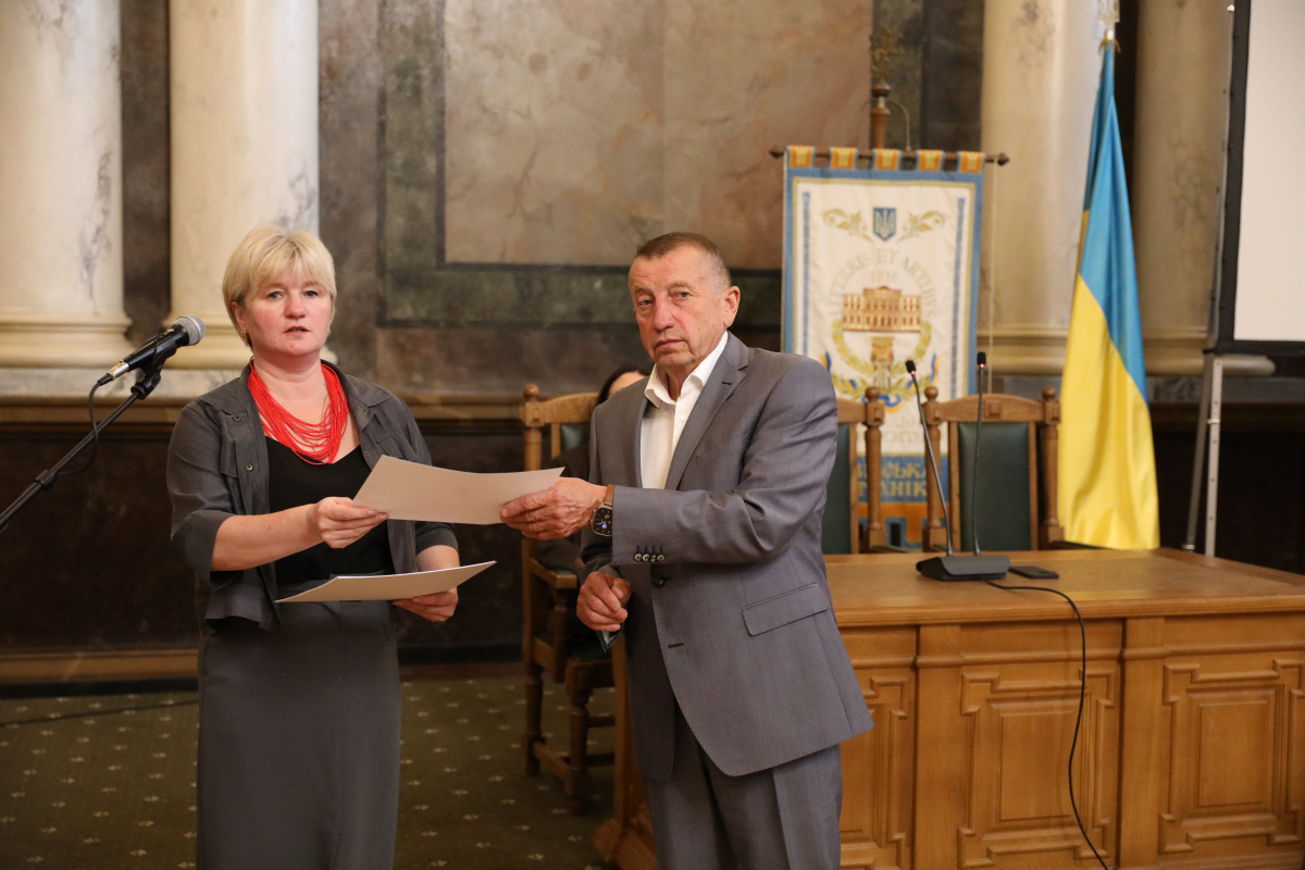 Фото із вручення дипломів