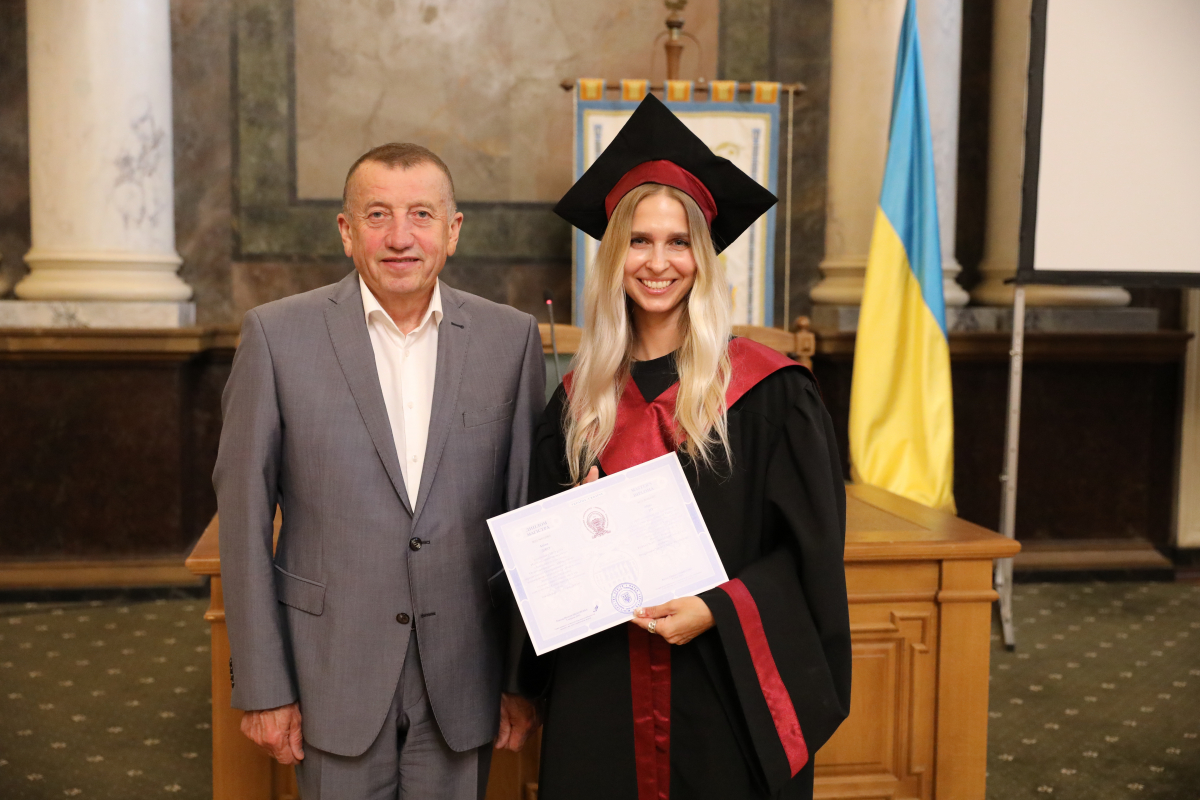 Фото із вручення дипломів