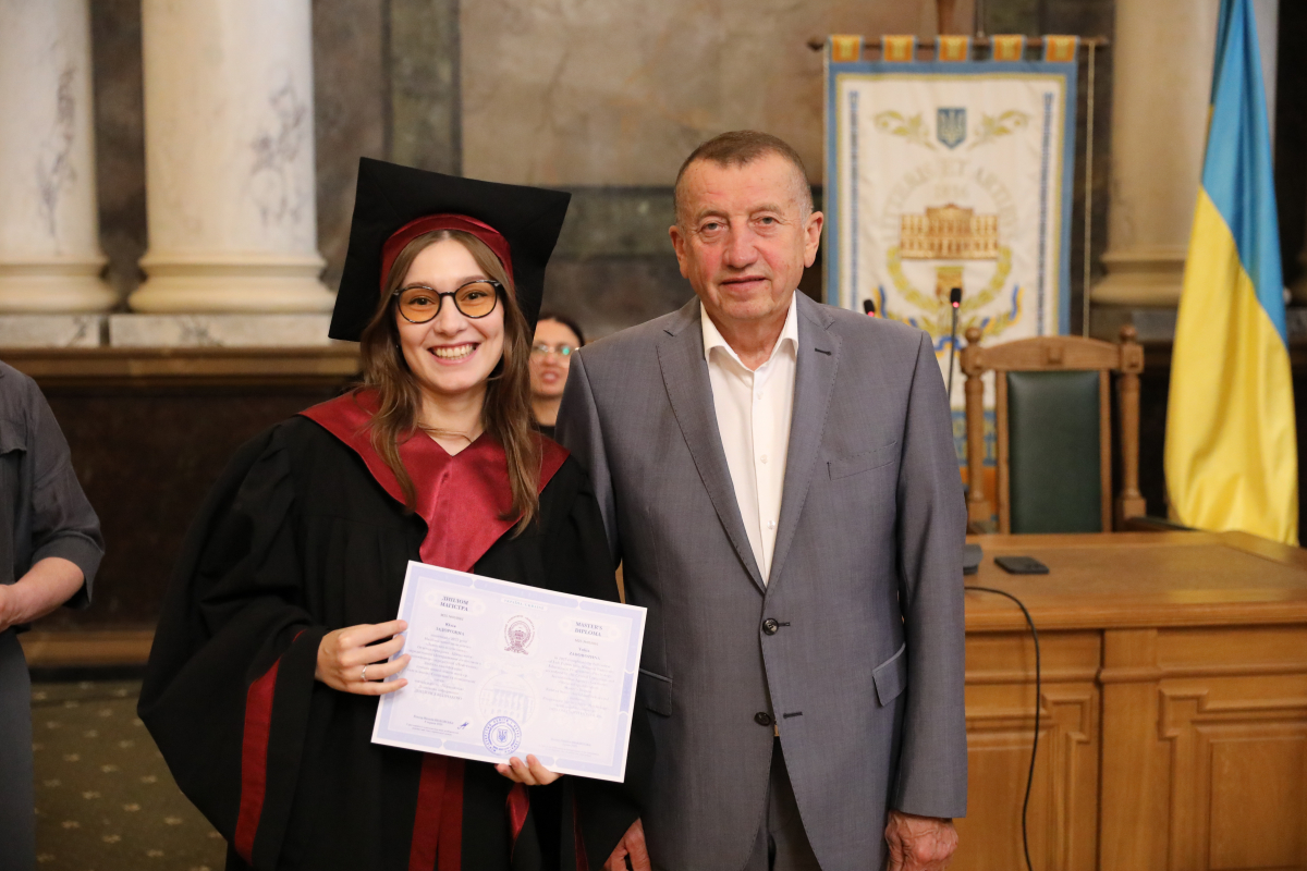 Фото із вручення дипломів