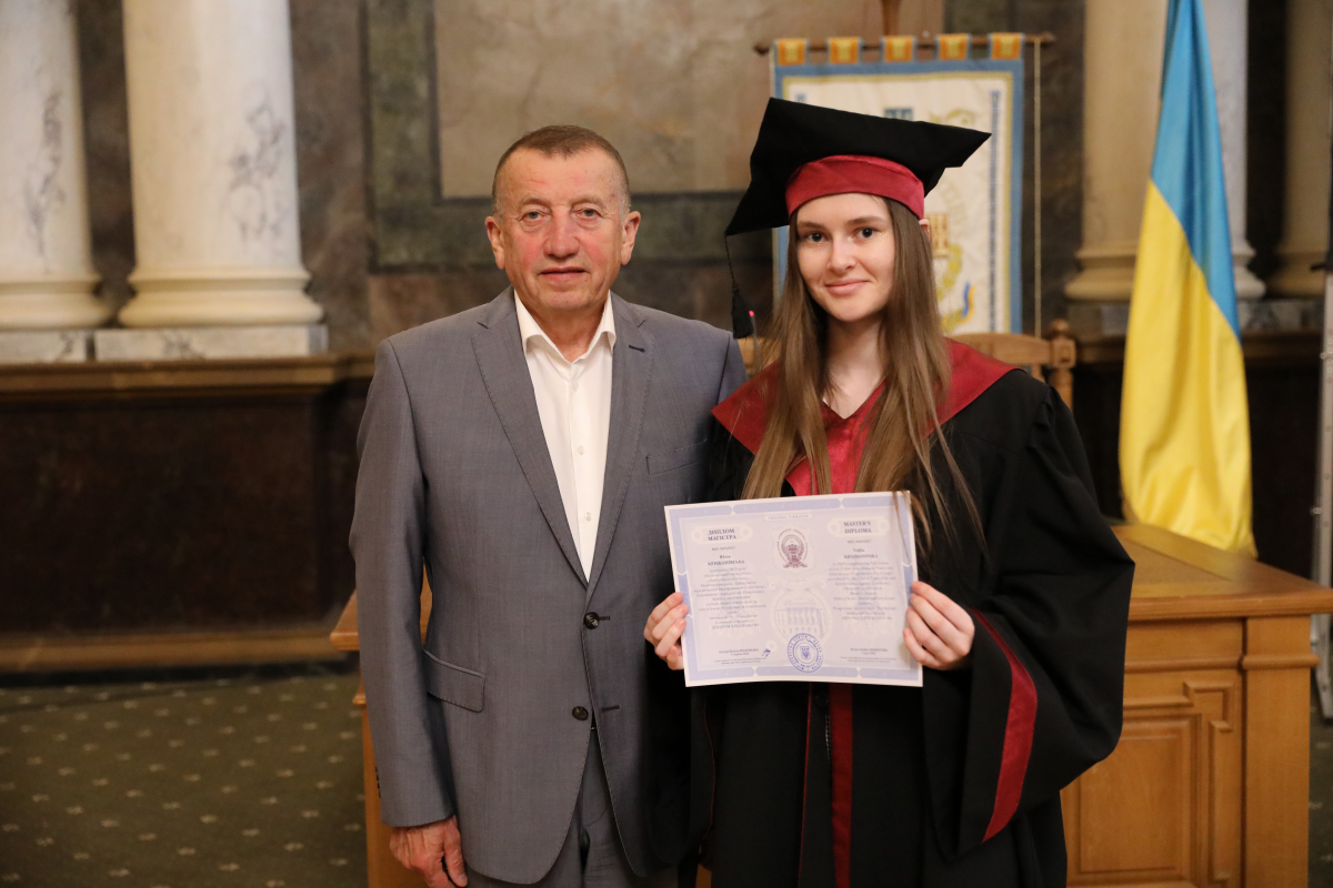 Фото із вручення дипломів