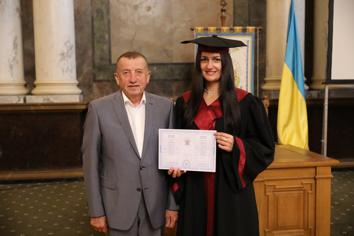 Фото із вручення дипломів