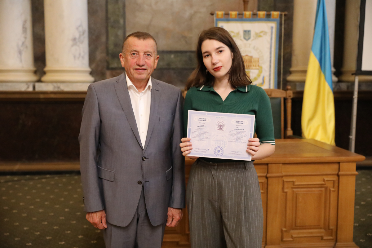 Фото із вручення дипломів