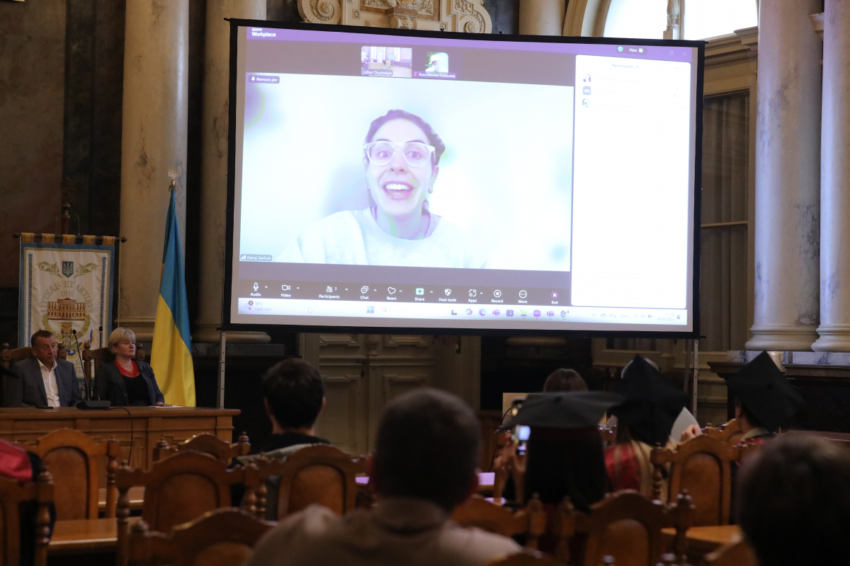 Фото із вручення дипломів