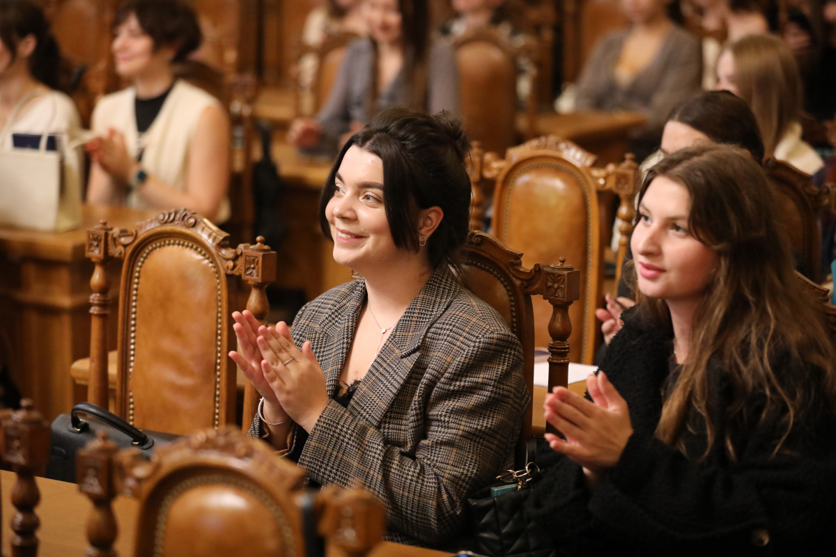 Фото із вручення дипломів