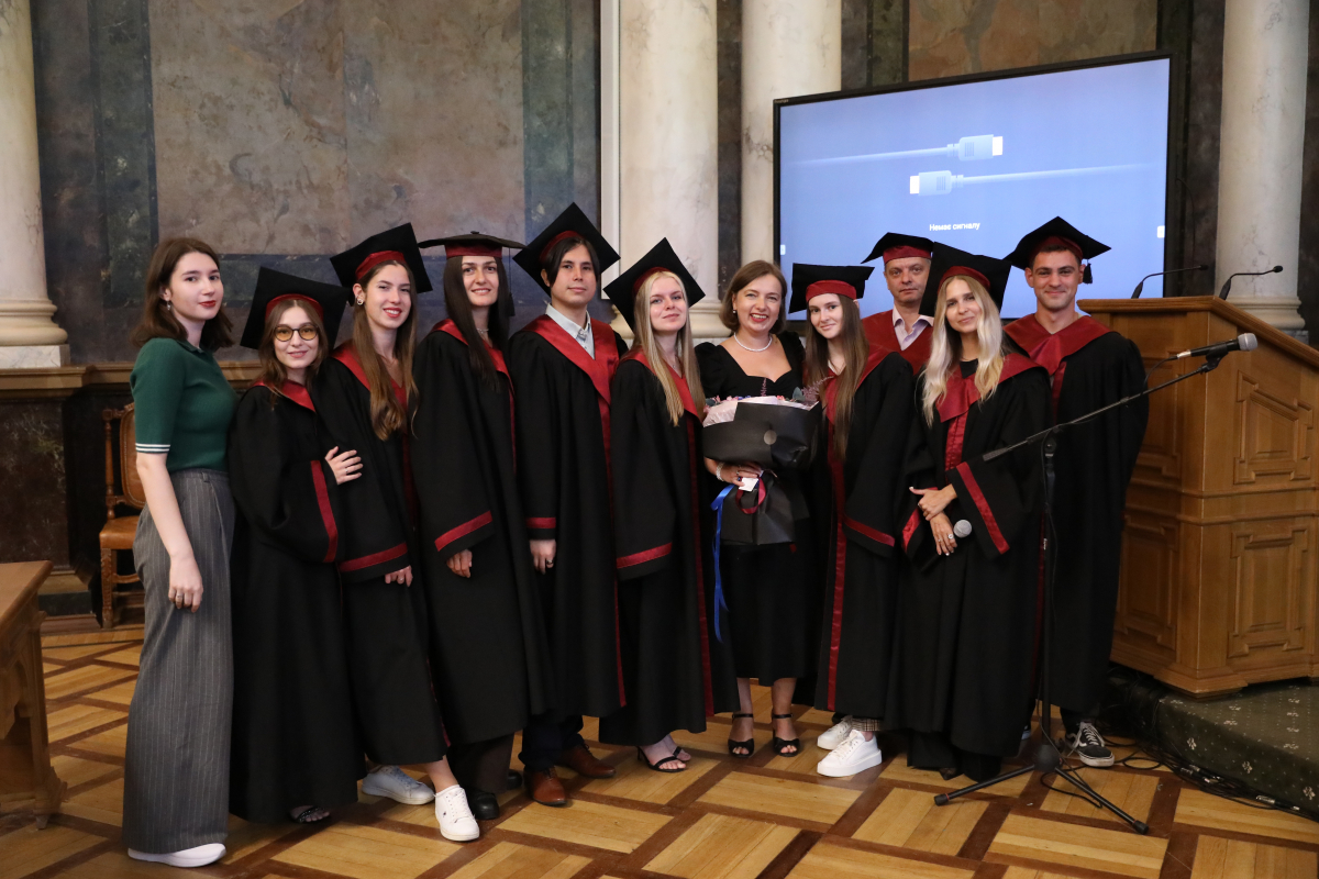 Фото із вручення дипломів