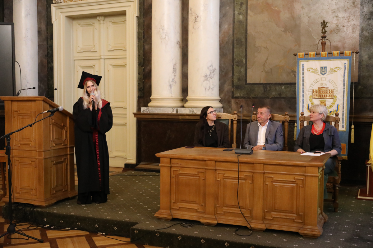 Фото із вручення дипломів