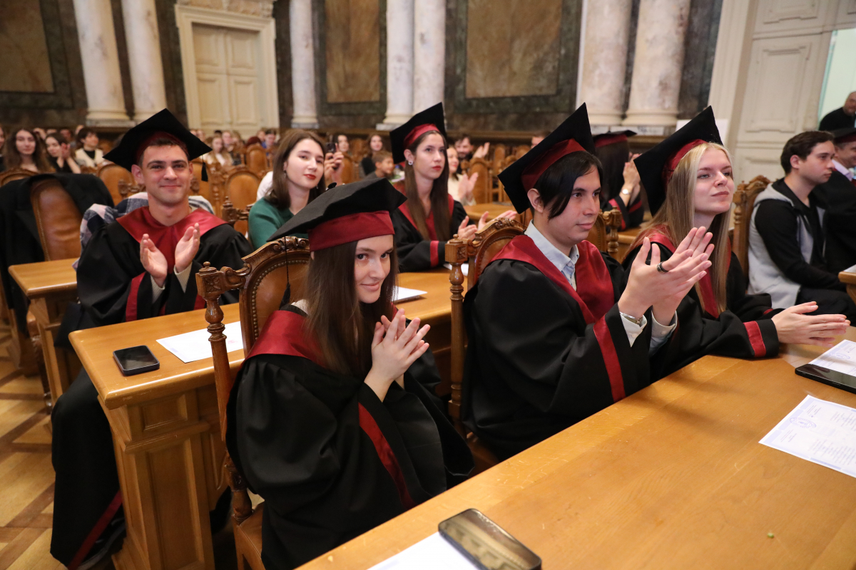 Фото із вручення дипломів