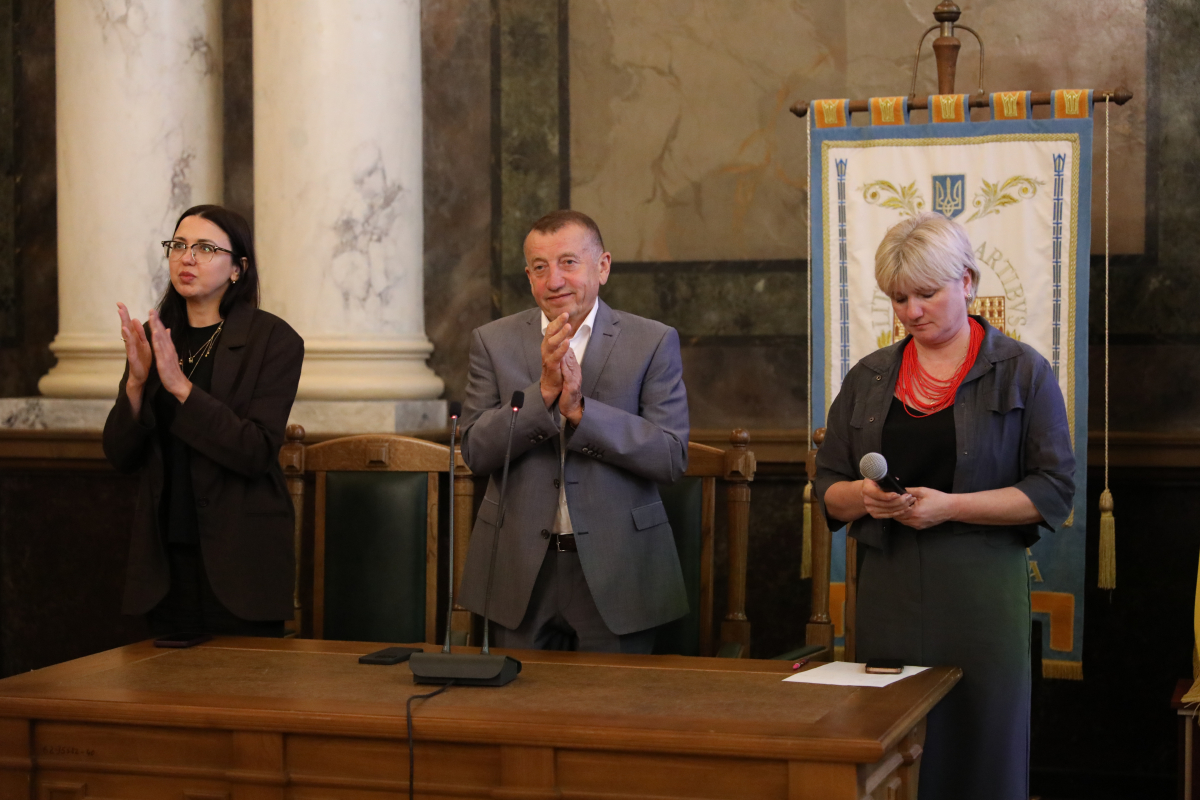 Фото із вручення дипломів