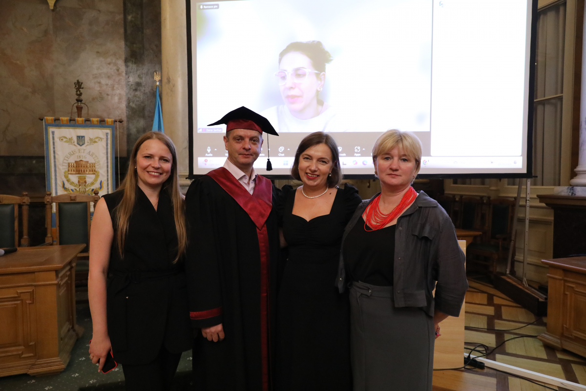 Фото із вручення дипломів