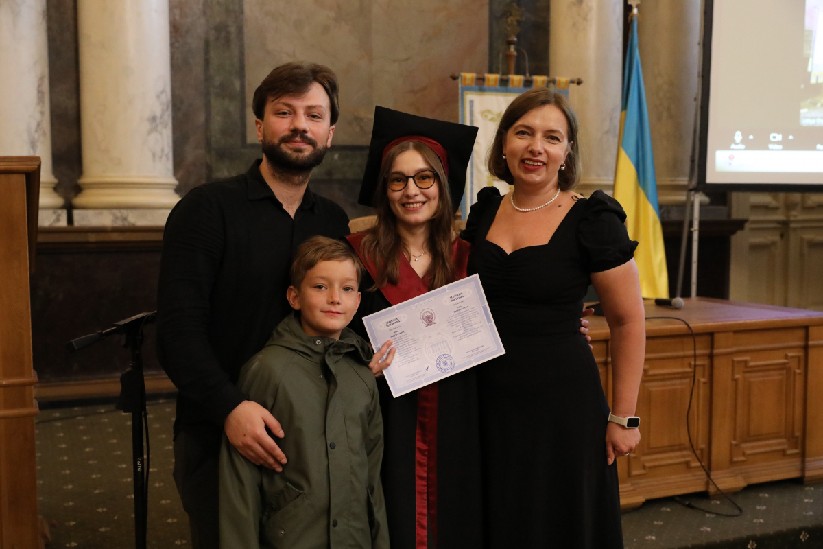 Фото із вручення дипломів