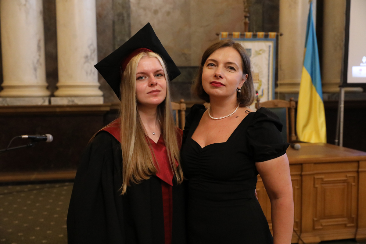 Фото із вручення дипломів