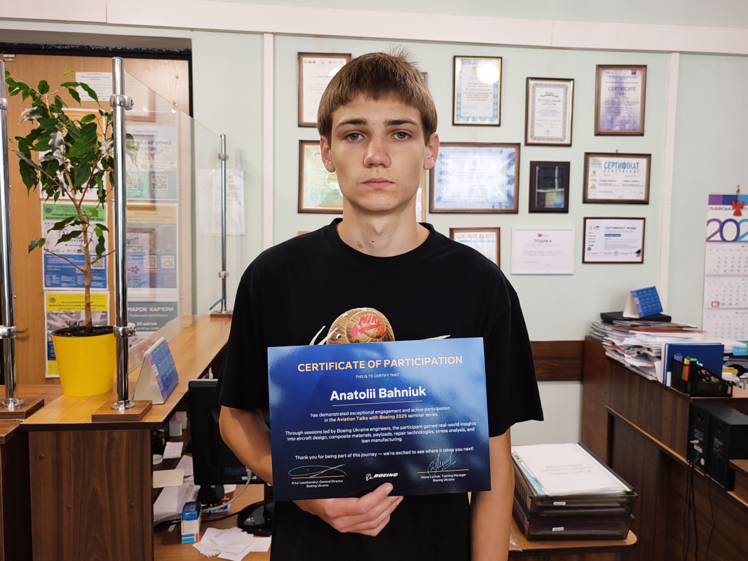 Фото із вручення сертифікатів