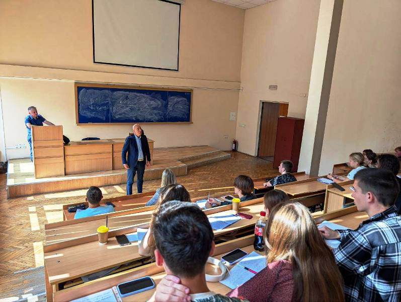 Фото із зустрічі у Львівській політехніці