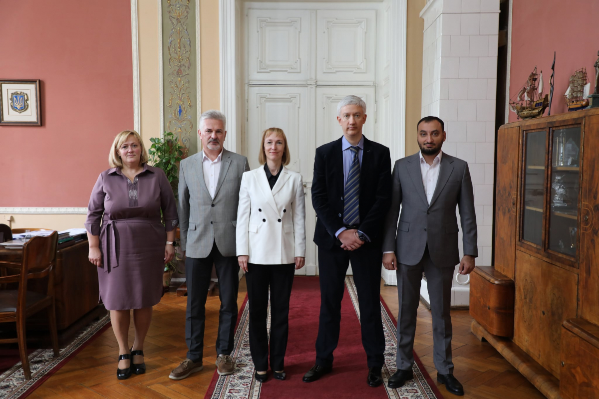 Фото з підписання меморандуму про співпрацю