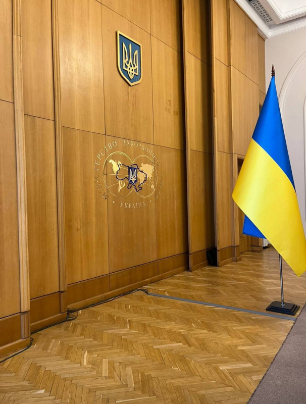 Фото зі стажування в МЗС