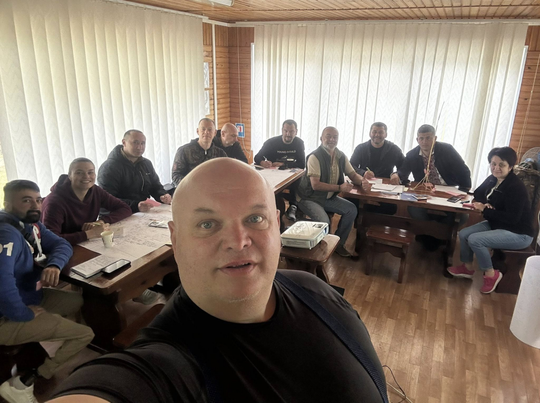 Фото із заходу