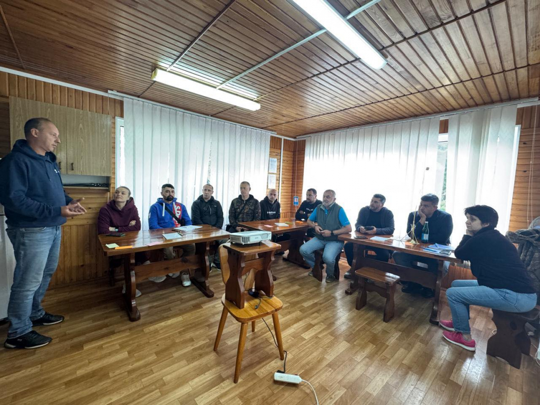 Фото із заходу