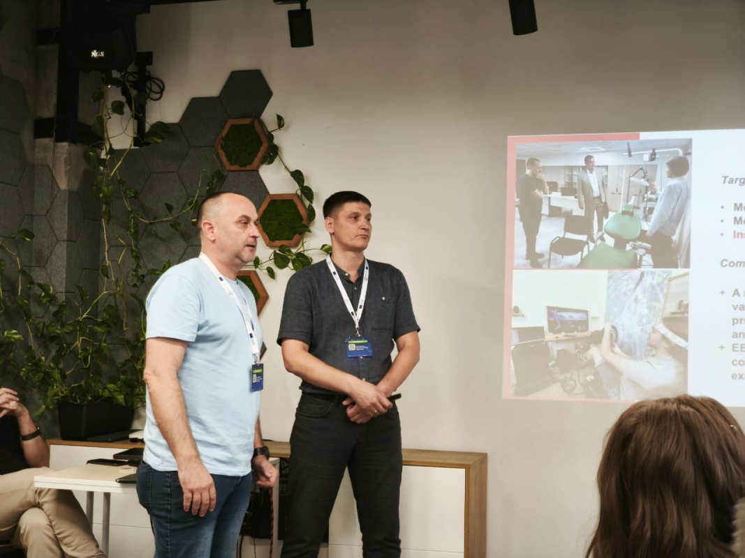 Фото із заходу програми