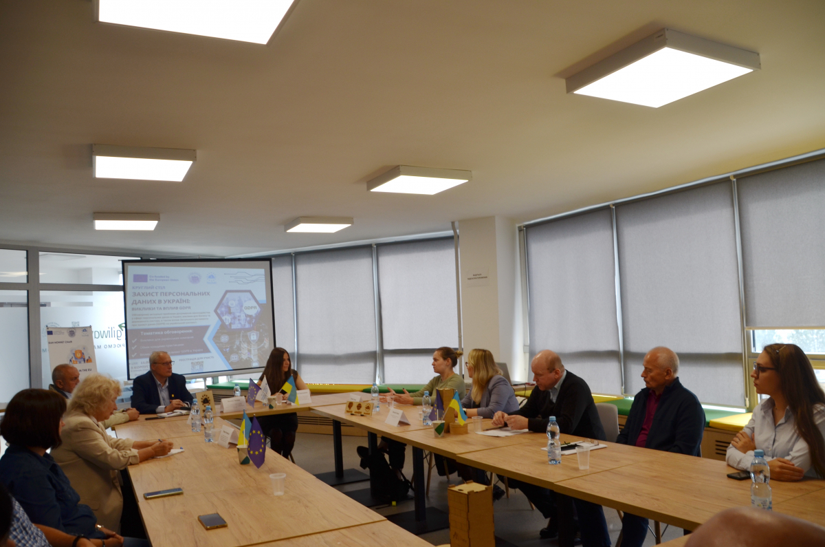 Фото із круглого столу