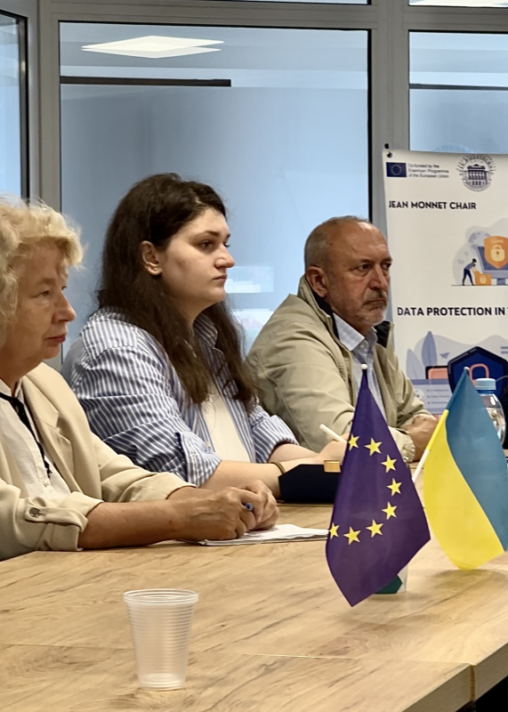 Фото із круглого столу