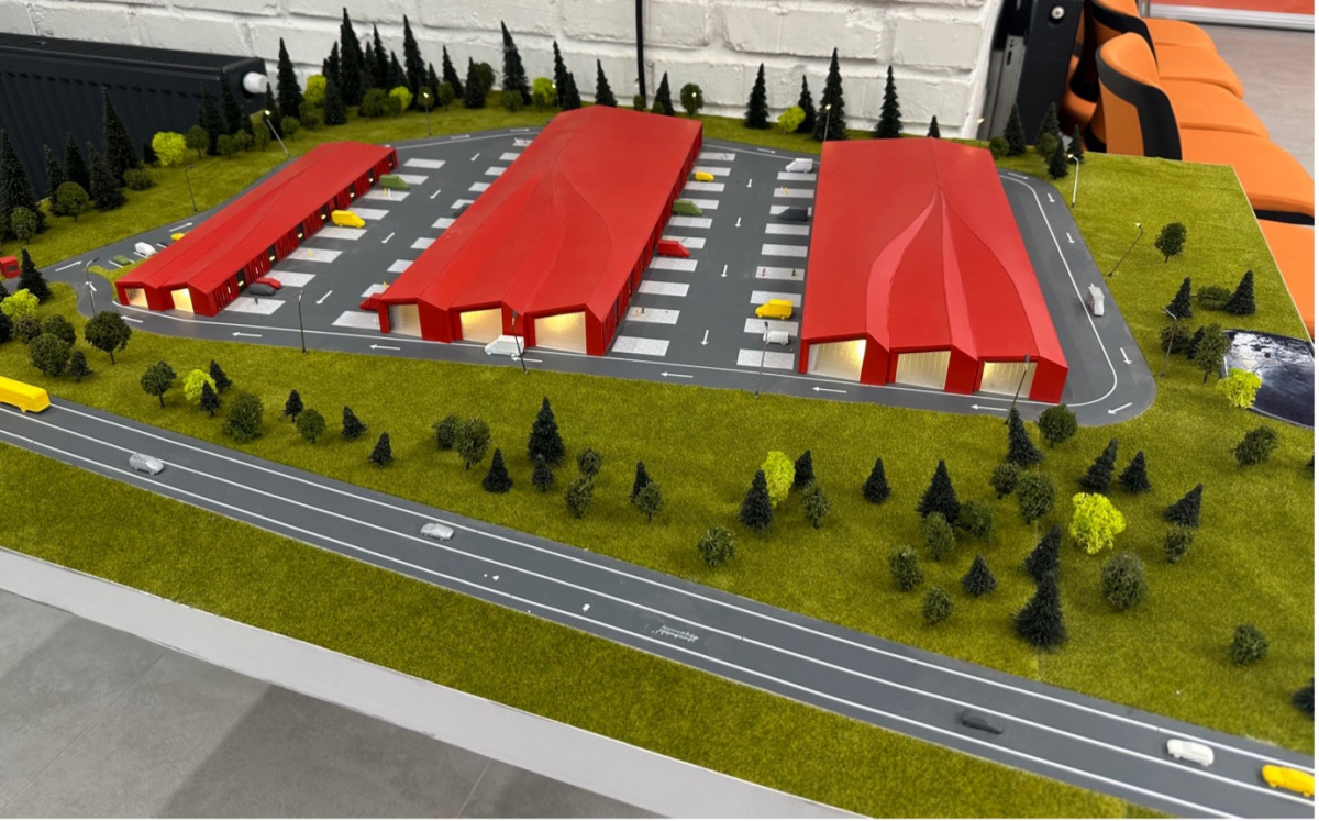 Фото із заходу