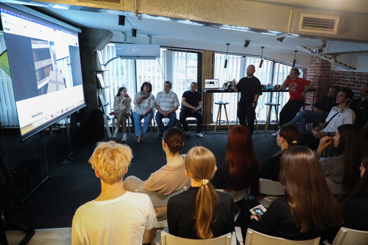 Фото з відвідин компанії