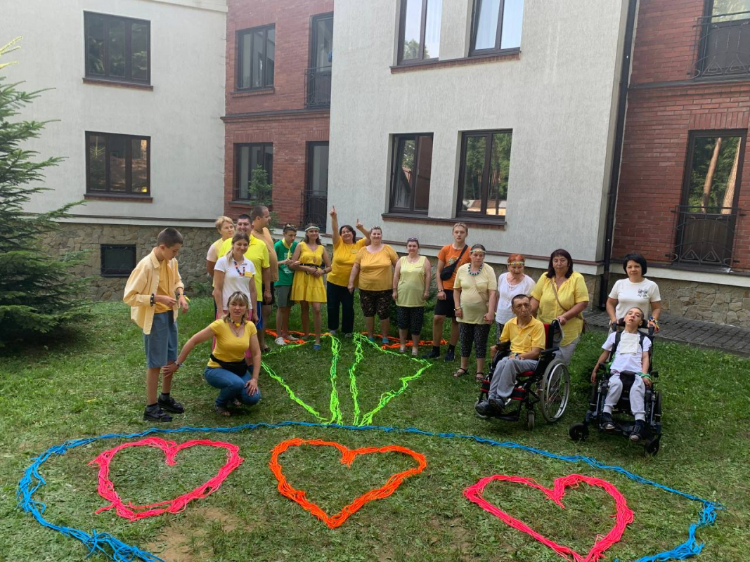 Фото із заходу