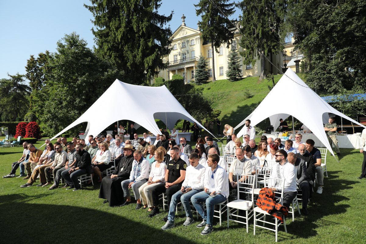 Фото з молитовного сніданку