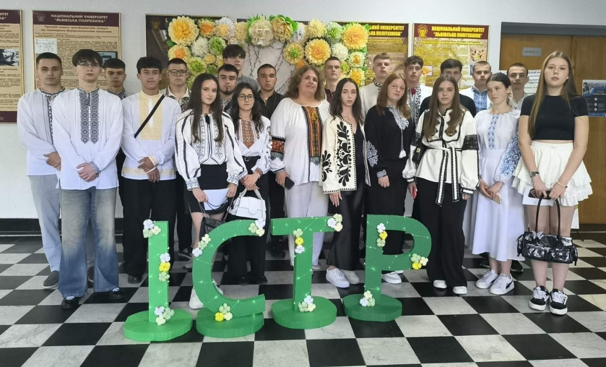 Фото з урочистої посвяти