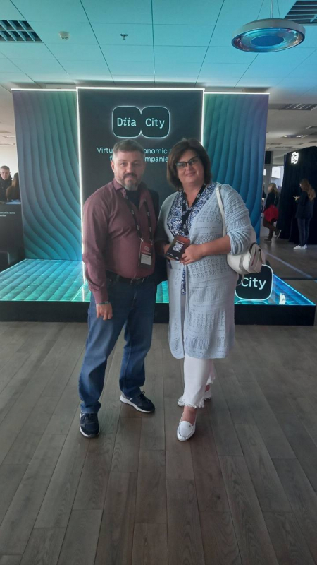 Фото із заходу