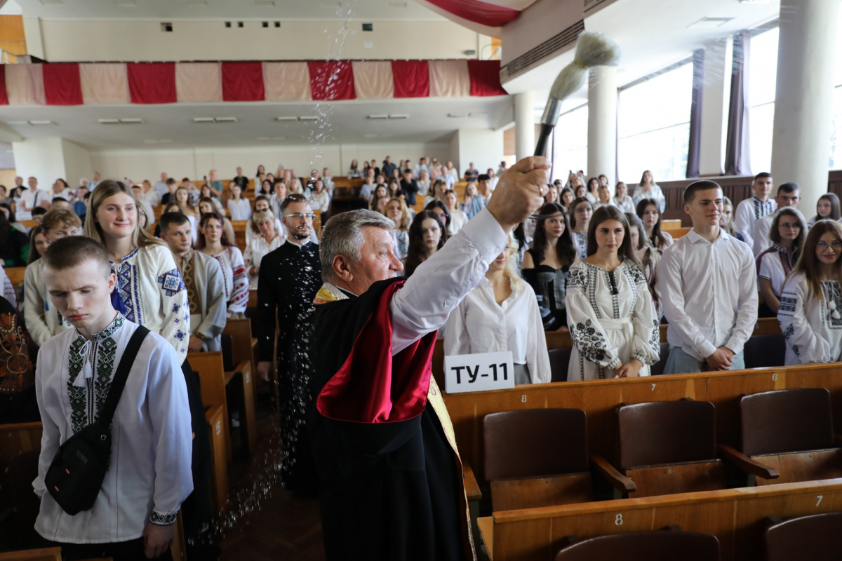 Фото з урочистої посвяти