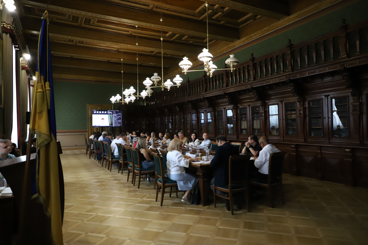 Фото із круглого столу