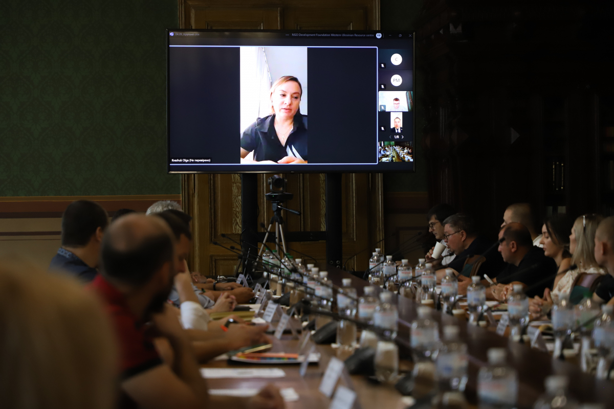 Фото із круглого столу