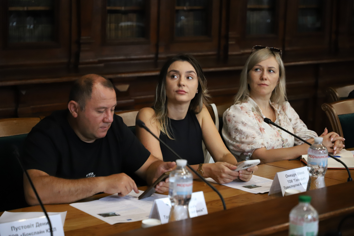 Фото із круглого столу