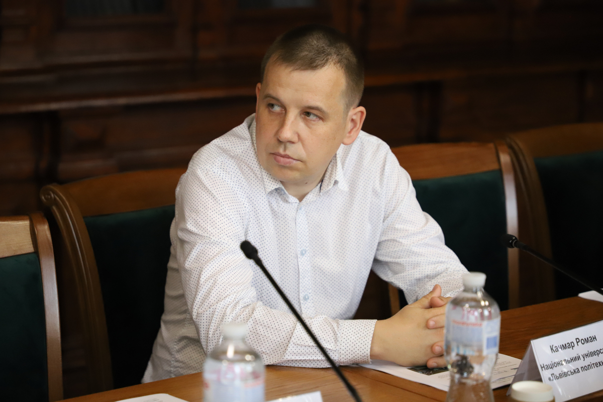 Фото із круглого столу