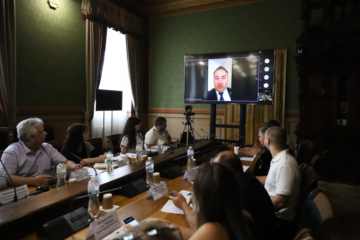 Фото із круглого столу