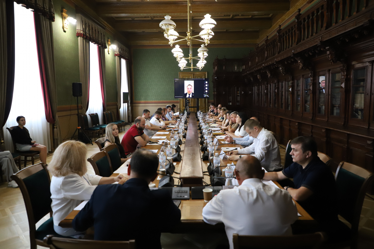 Фото із круглого столу