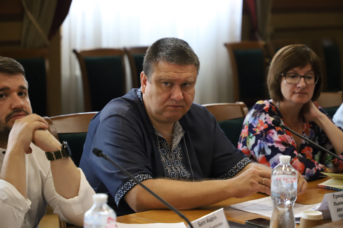 Фото із круглого столу