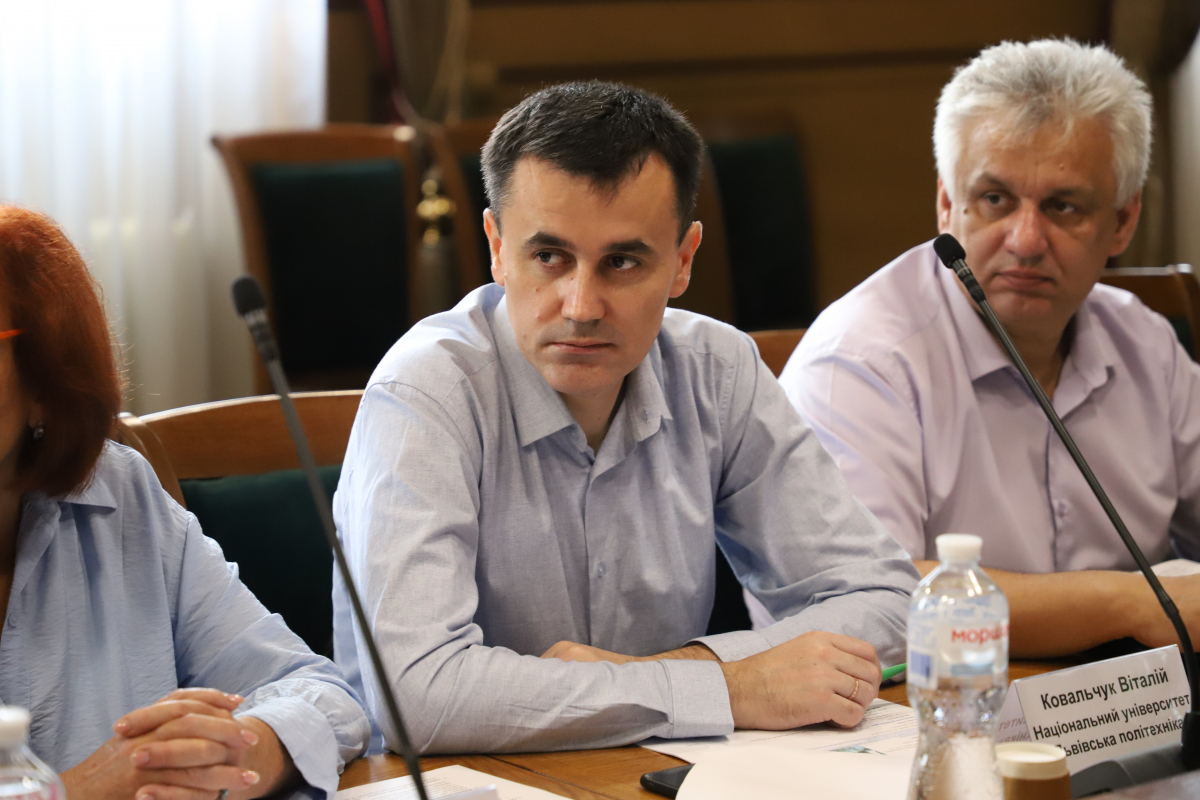 Фото із круглого столу