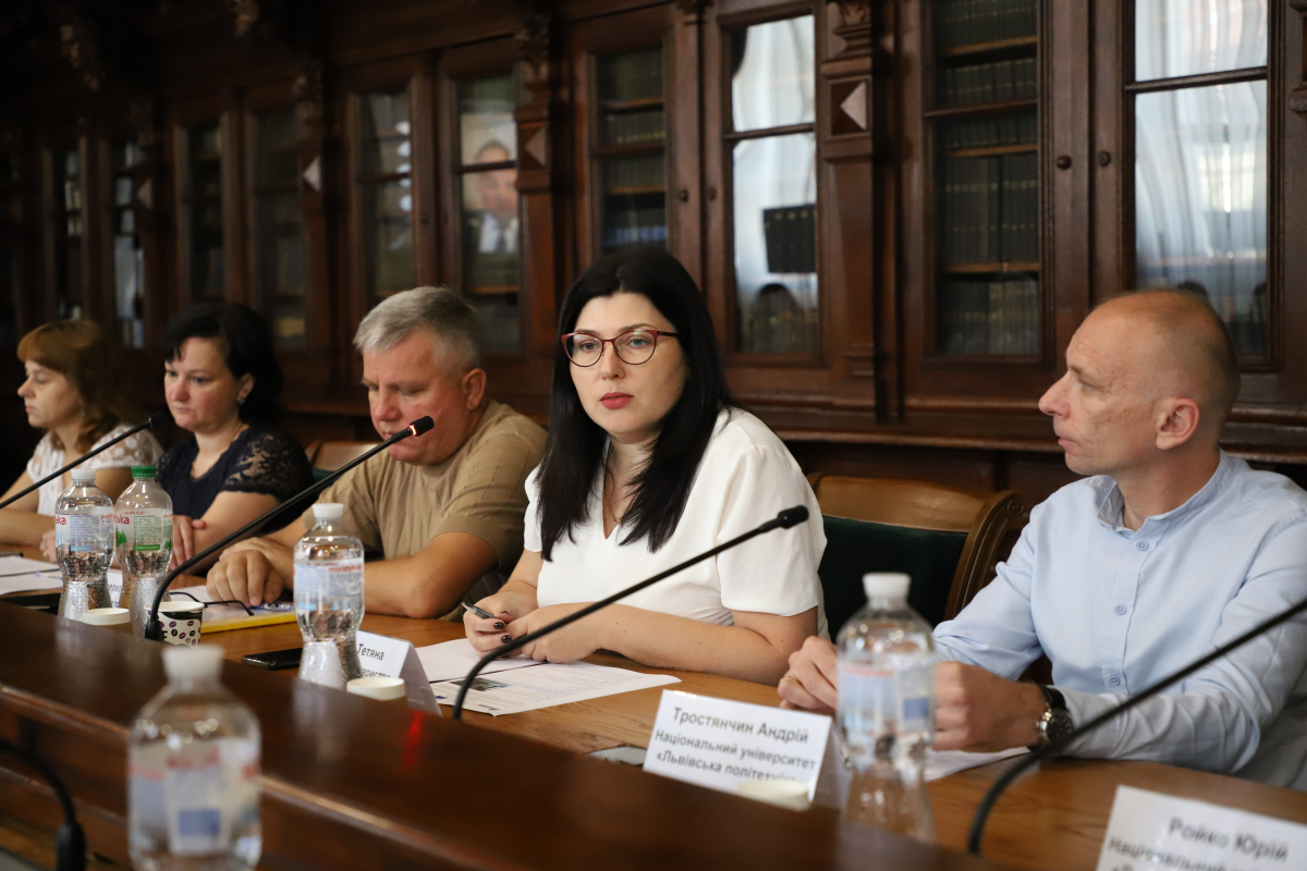 Фото із круглого столу