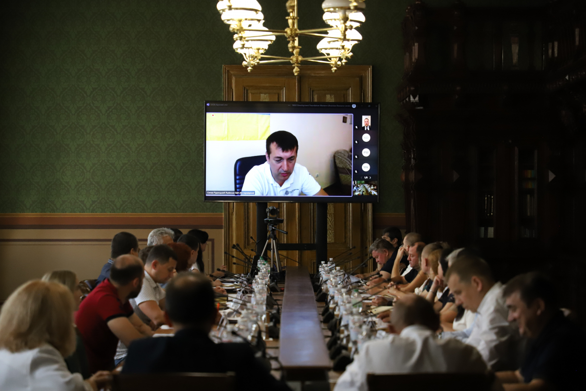 Фото із круглого столу