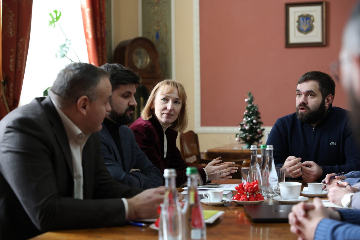 Фото з підписання меморандуму про співпрацю